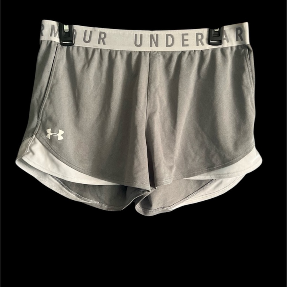 💕LIKE NEW GRAY UNDER ARMOUR HEATGEAR LOOSE ATHLETIC SHORTS WITH POCKETS💕SZ M